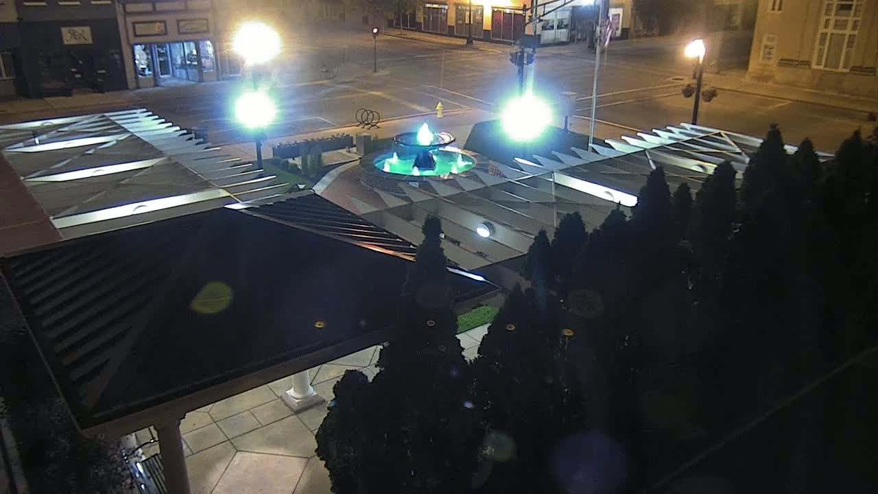 Crawfordsville Marie Canine Plaza Square Live Cam - Crawfordsville, Montgomery, Indiana, USA