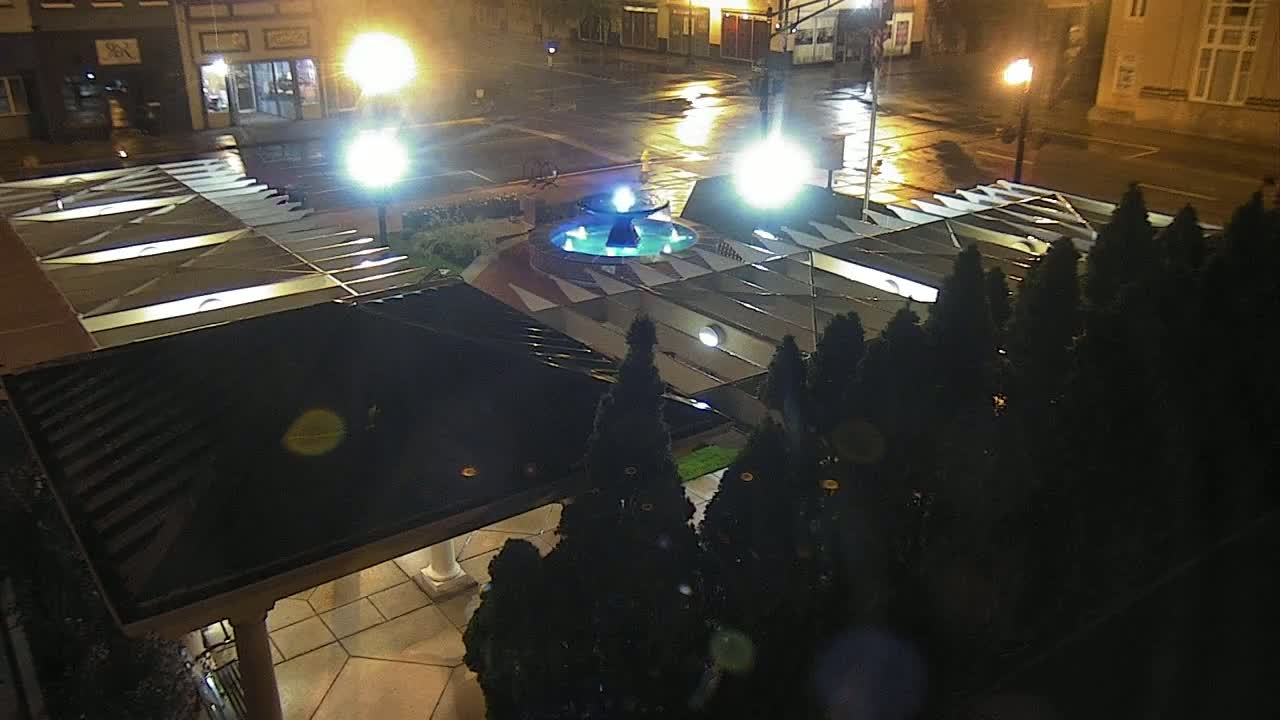 Crawfordsville Marie Canine Plaza Square Live Cam - Crawfordsville, Montgomery, Indiana, USA
