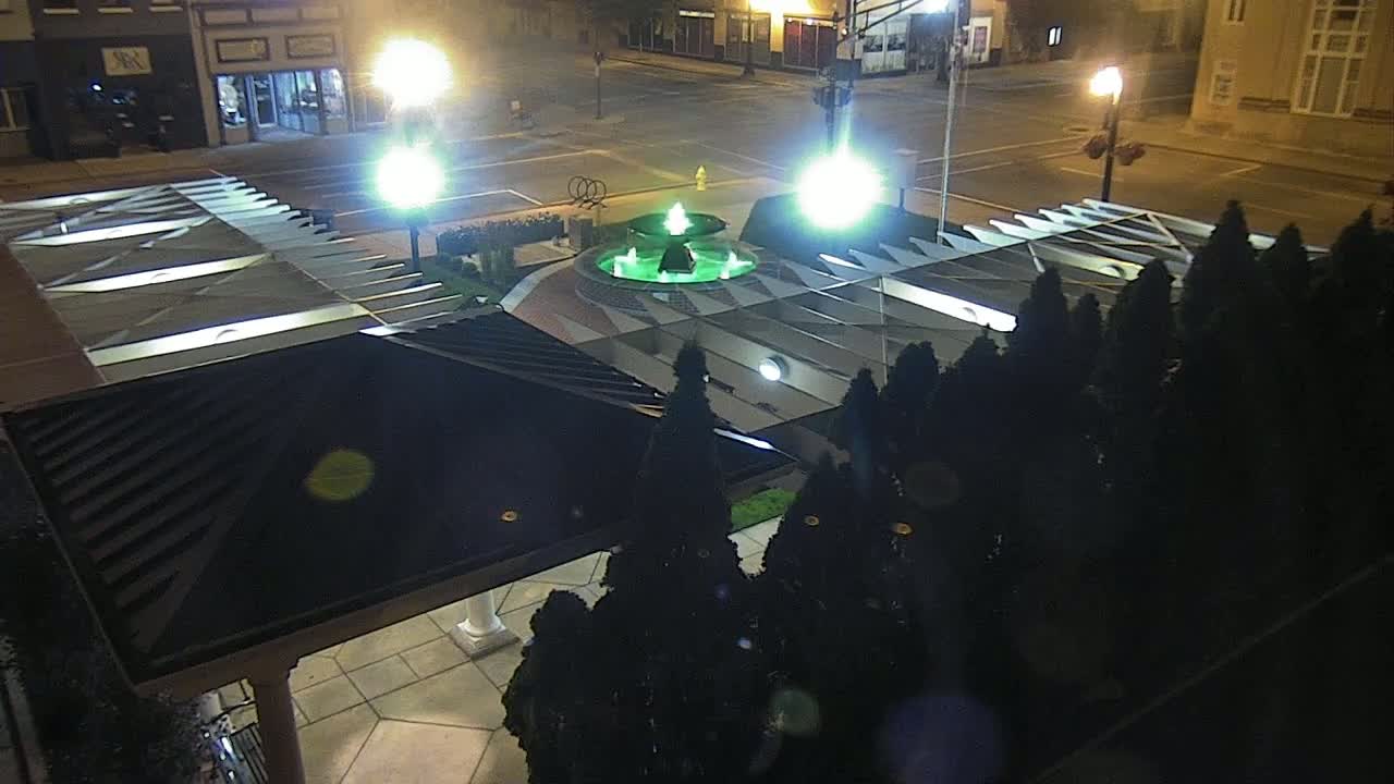 Crawfordsville Marie Canine Plaza Square Live Cam - Crawfordsville, Montgomery, Indiana, USA