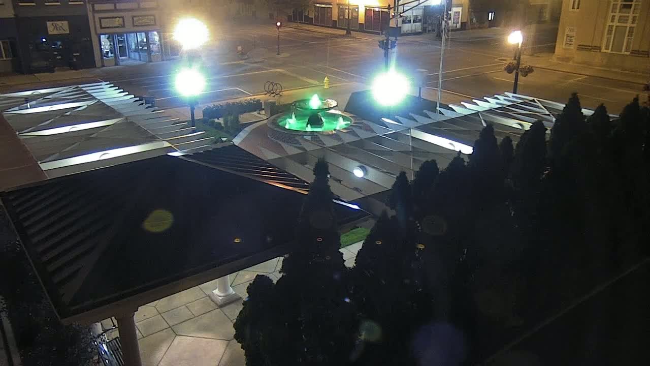 Crawfordsville Marie Canine Plaza Square Live Cam - Crawfordsville, Montgomery, Indiana, USA