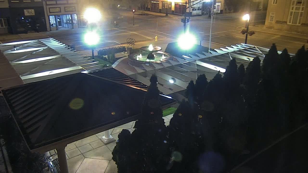 Crawfordsville Marie Canine Plaza Square Live Cam - Crawfordsville, Montgomery, Indiana, USA