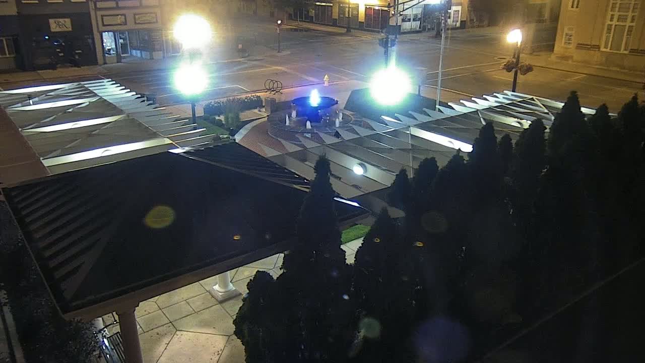 Crawfordsville Marie Canine Plaza Square Live Cam - Crawfordsville, Montgomery, Indiana, USA