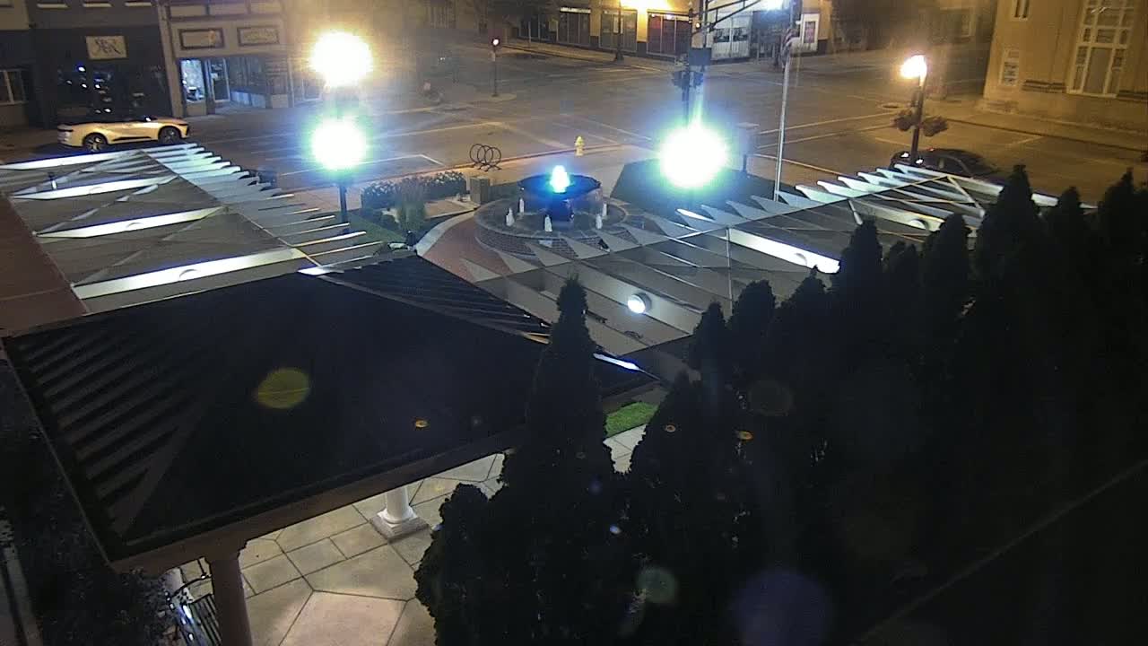 Crawfordsville Marie Canine Plaza Square Live Cam - Crawfordsville, Montgomery, Indiana, USA