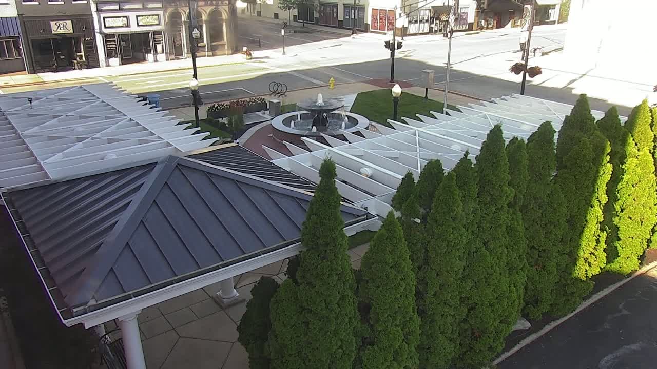 Crawfordsville Marie Canine Plaza Square Live Cam - Crawfordsville, Montgomery, Indiana, USA