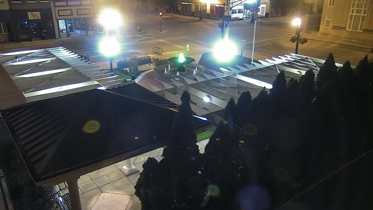 Crawfordsville Marie Canine Plaza Square Live Cam - Crawfordsville, Montgomery, Indiana, USA