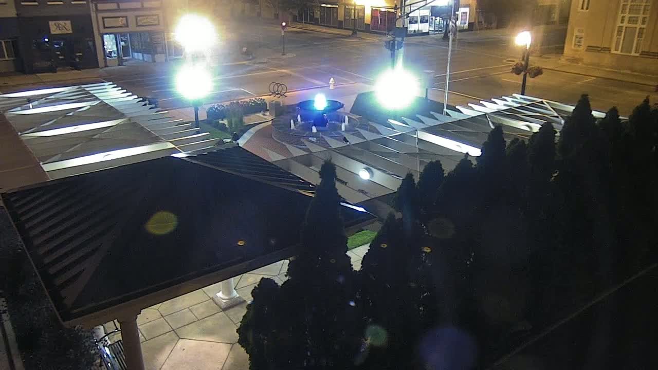 Crawfordsville Marie Canine Plaza Square Live Cam - Crawfordsville, Montgomery, Indiana, USA