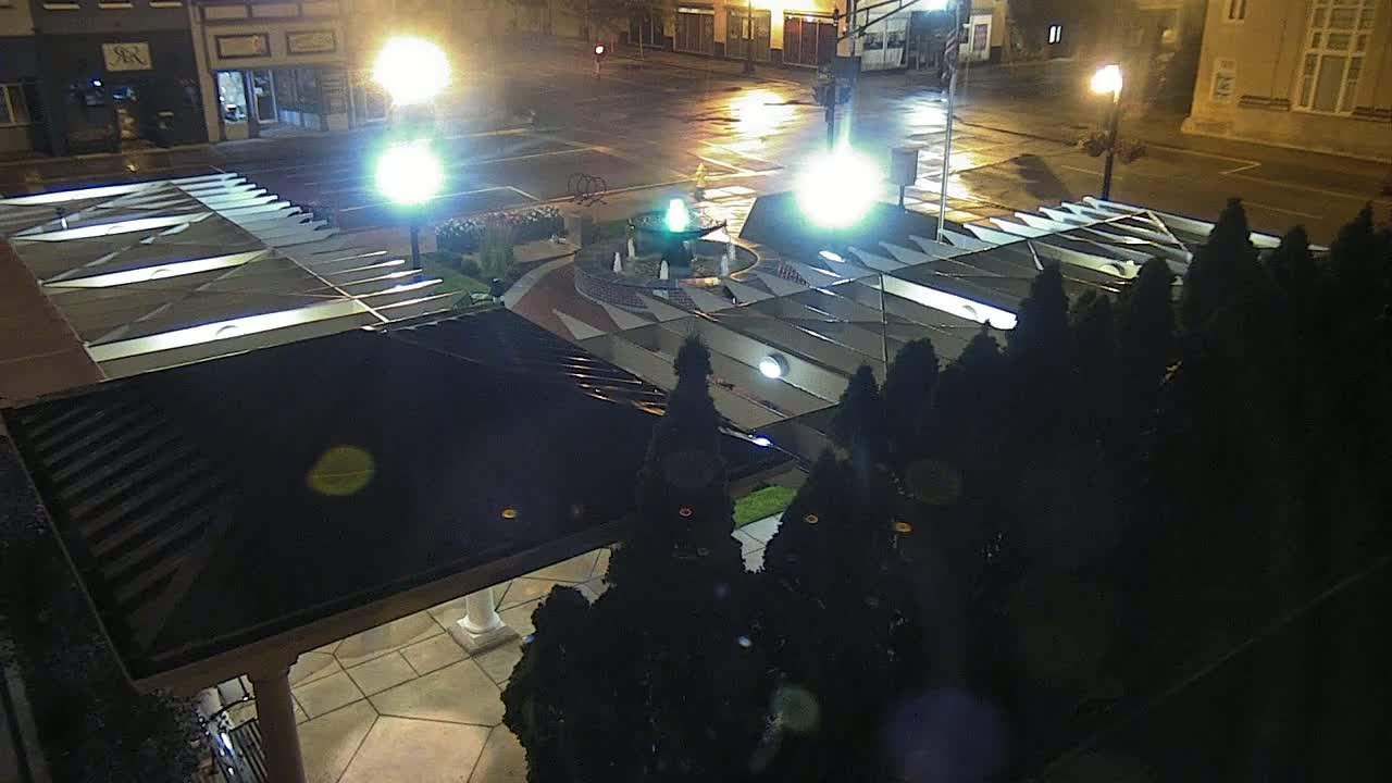 Crawfordsville Marie Canine Plaza Square Live Cam - Crawfordsville, Montgomery, Indiana, USA