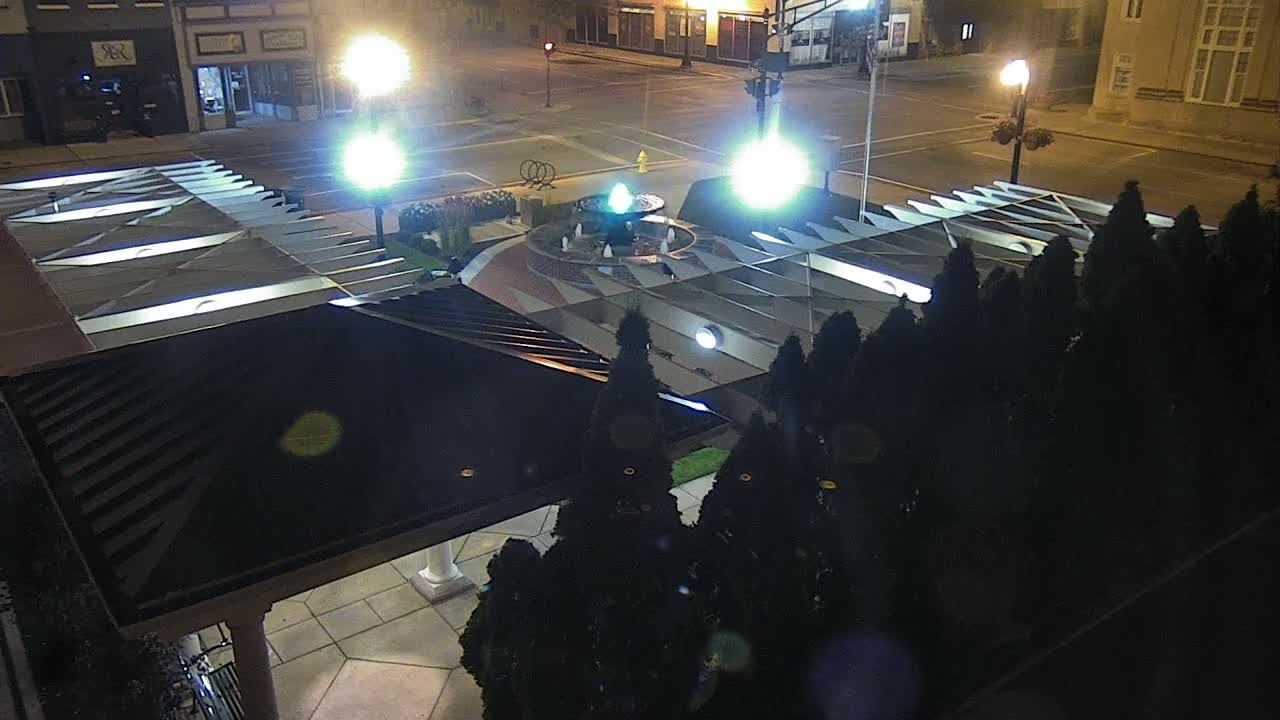 Crawfordsville Marie Canine Plaza Square Live Cam - Crawfordsville, Montgomery, Indiana, USA
