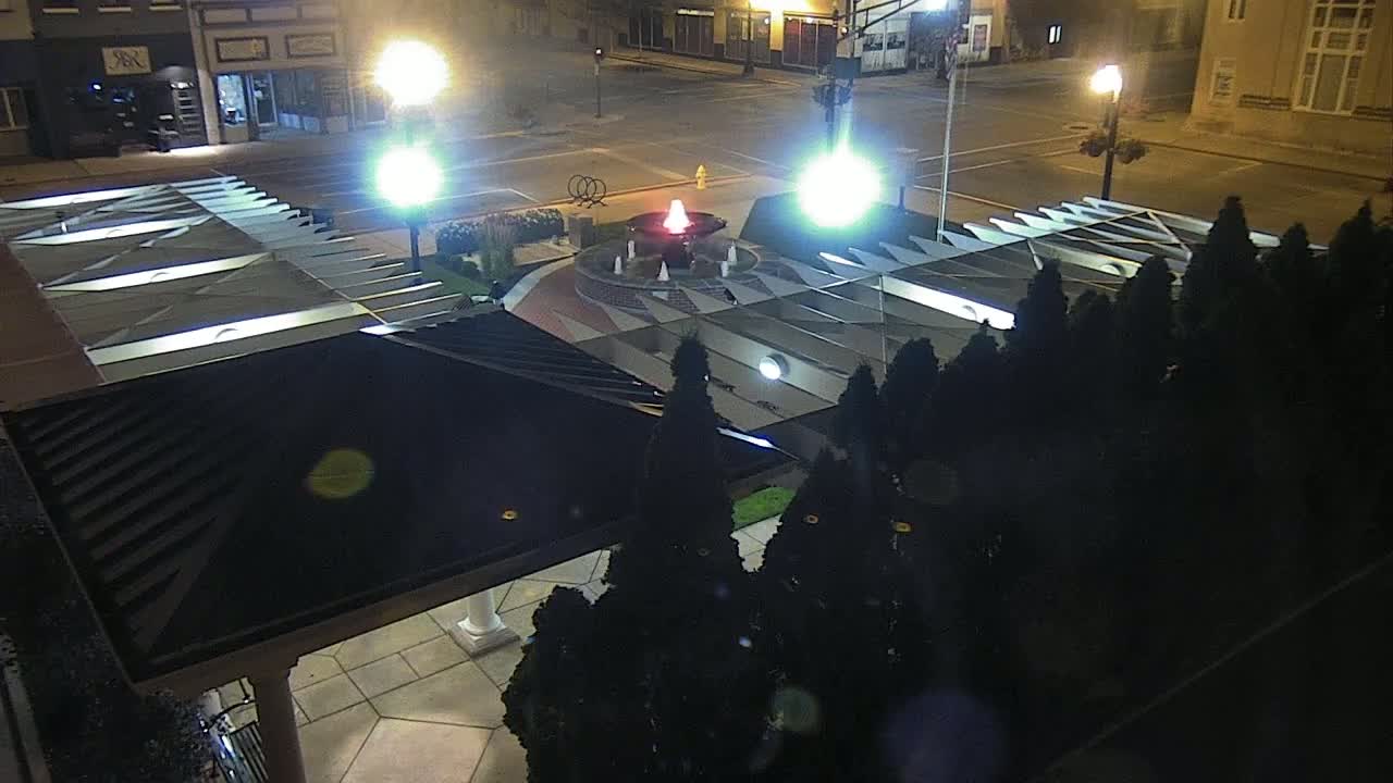 Crawfordsville Marie Canine Plaza Square Live Cam - Crawfordsville, Montgomery, Indiana, USA