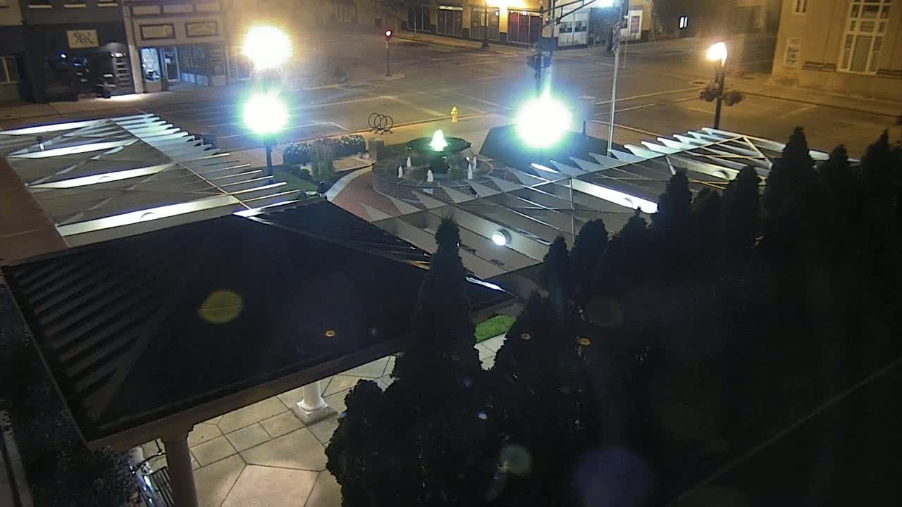 Crawfordsville Marie Canine Plaza Square Live Cam - Crawfordsville, Montgomery, Indiana, USA