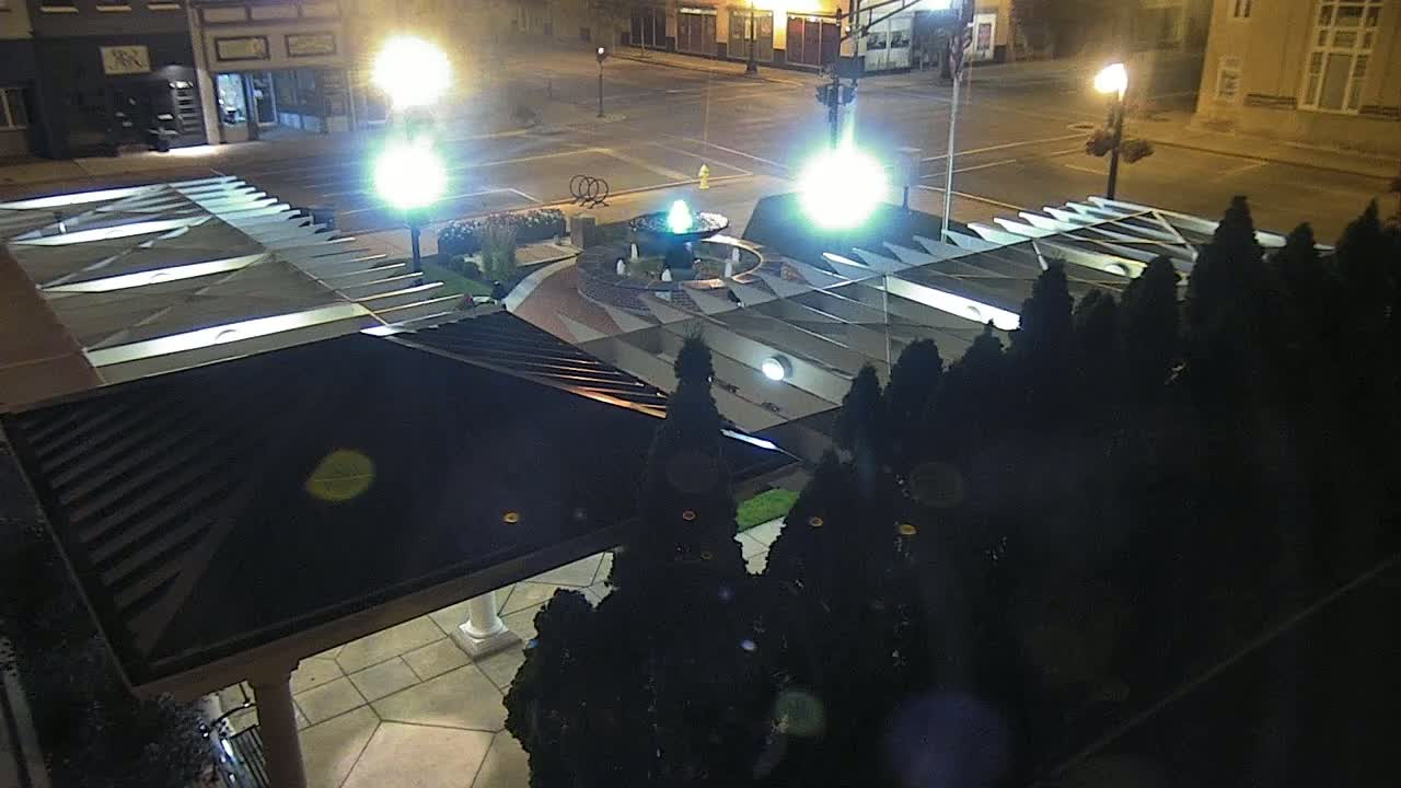 Crawfordsville Marie Canine Plaza Square Live Cam - Crawfordsville, Montgomery, Indiana, USA