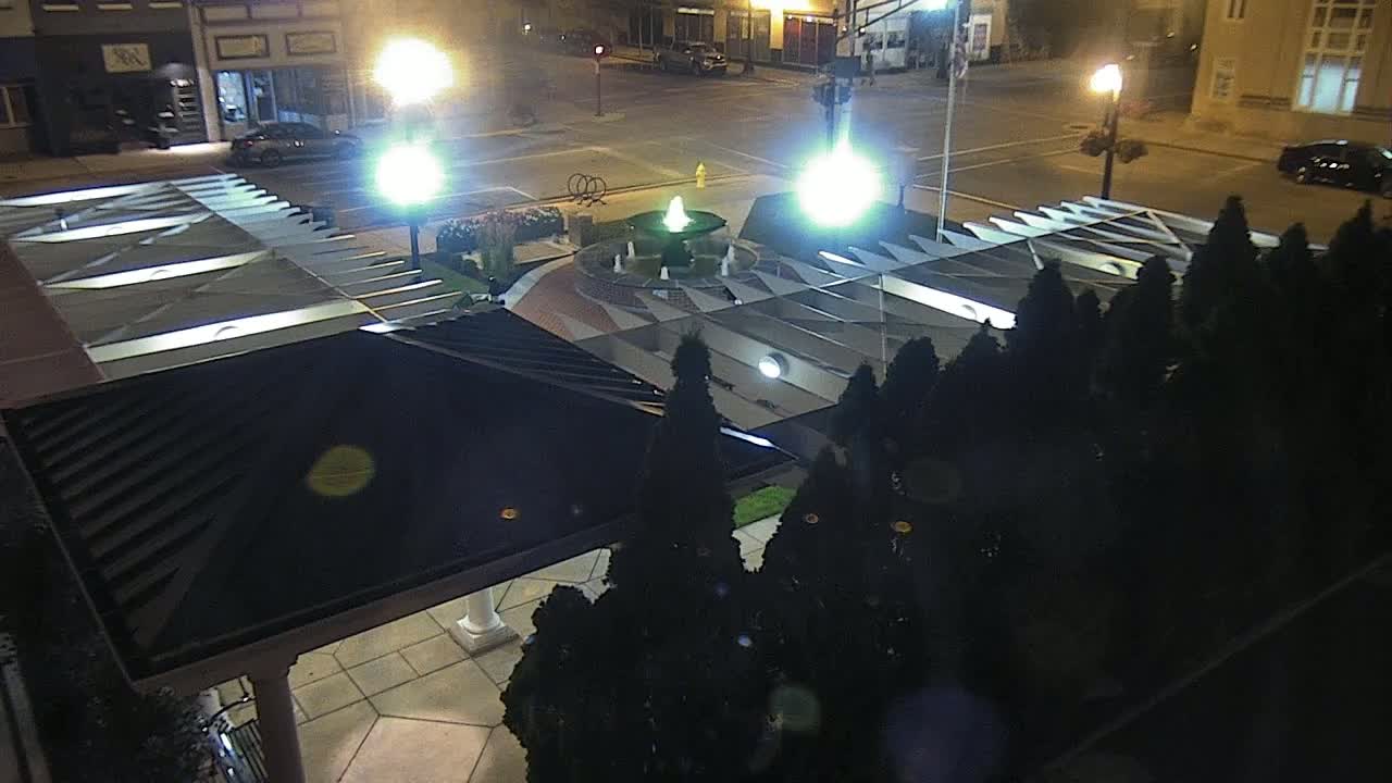 Crawfordsville Marie Canine Plaza Square Live Cam - Crawfordsville, Montgomery, Indiana, USA