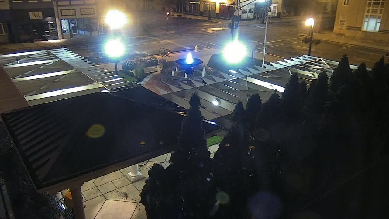Crawfordsville Marie Canine Plaza Square Live Cam - Crawfordsville, Montgomery, Indiana, USA