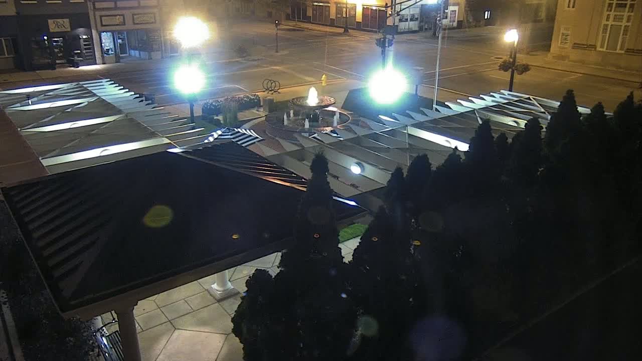 Crawfordsville Marie Canine Plaza Square Live Cam - Crawfordsville, Montgomery, Indiana, USA