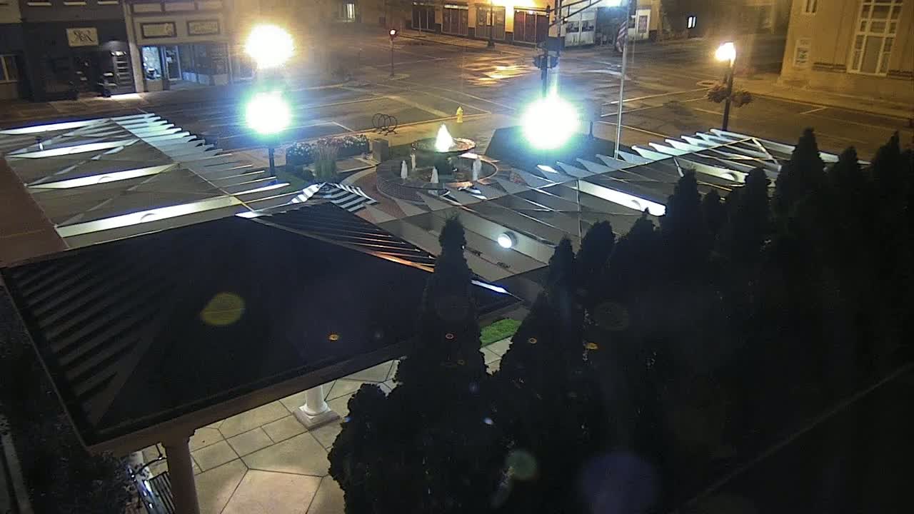 Crawfordsville Marie Canine Plaza Square Live Cam - Crawfordsville, Montgomery, Indiana, USA