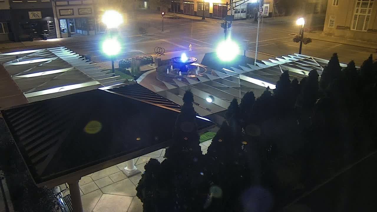 Crawfordsville Marie Canine Plaza Square Live Cam - Crawfordsville, Montgomery, Indiana, USA