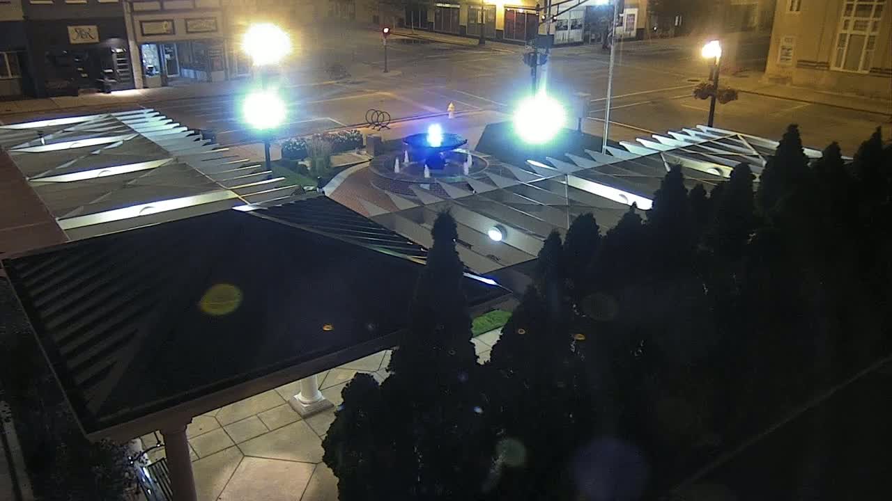 Crawfordsville Marie Canine Plaza Square Live Cam - Crawfordsville, Montgomery, Indiana, USA