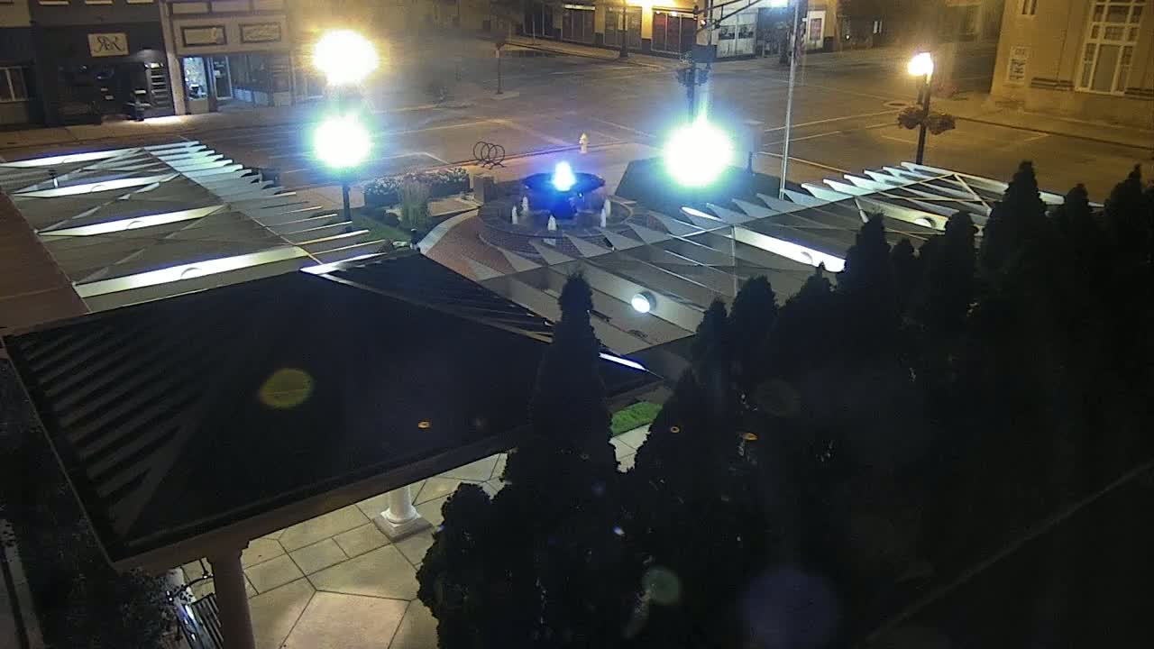 Crawfordsville Marie Canine Plaza Square Live Cam - Crawfordsville, Montgomery, Indiana, USA