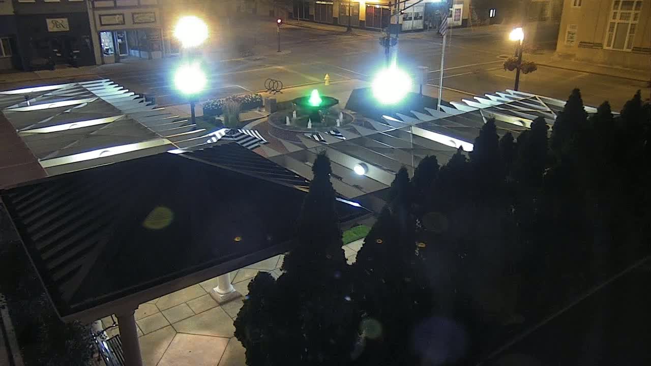Crawfordsville Marie Canine Plaza Square Live Cam - Crawfordsville, Montgomery, Indiana, USA