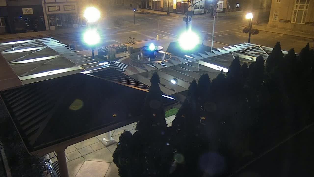 Crawfordsville Marie Canine Plaza Square Live Cam - Crawfordsville, Montgomery, Indiana, USA