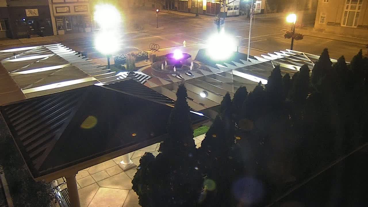 Crawfordsville Marie Canine Plaza Square Live Cam - Crawfordsville, Montgomery, Indiana, USA