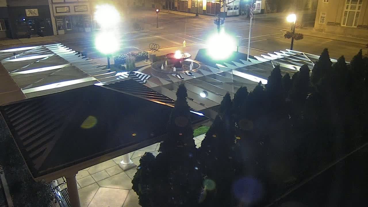 Crawfordsville Marie Canine Plaza Square Live Cam - Crawfordsville, Montgomery, Indiana, USA