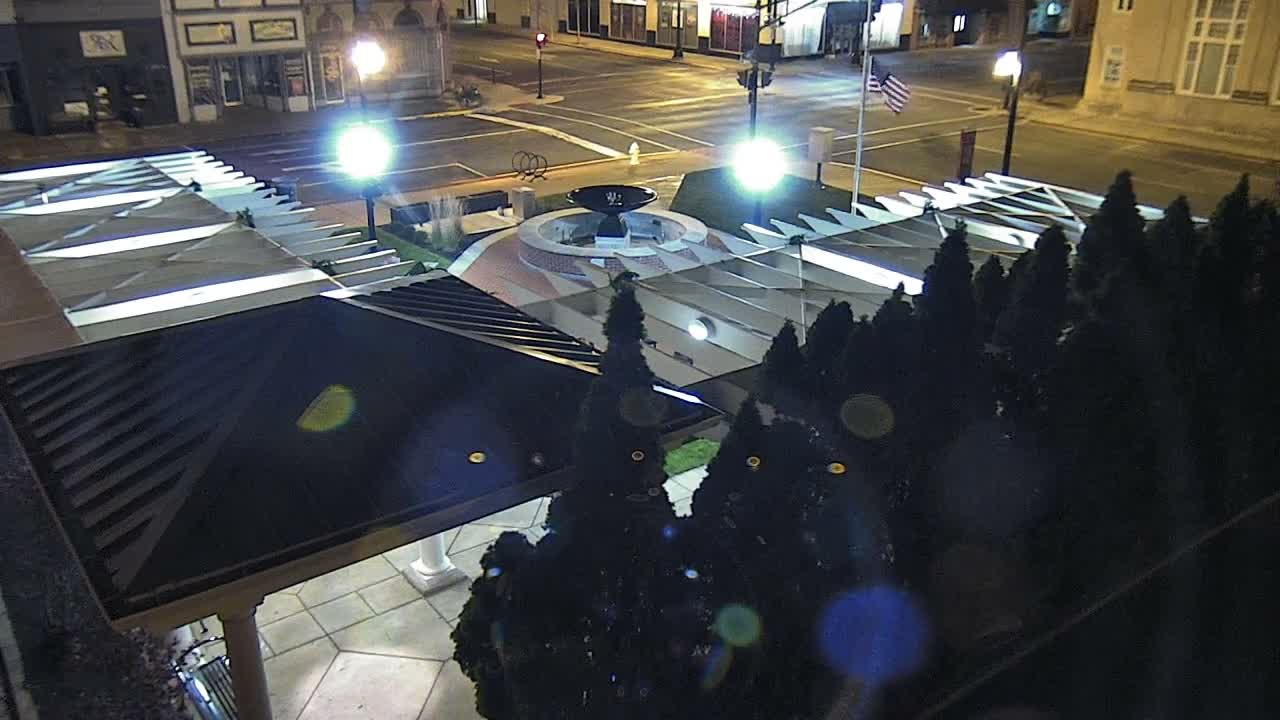 Crawfordsville Marie Canine Plaza Square Live Cam - Crawfordsville, Montgomery, Indiana, USA