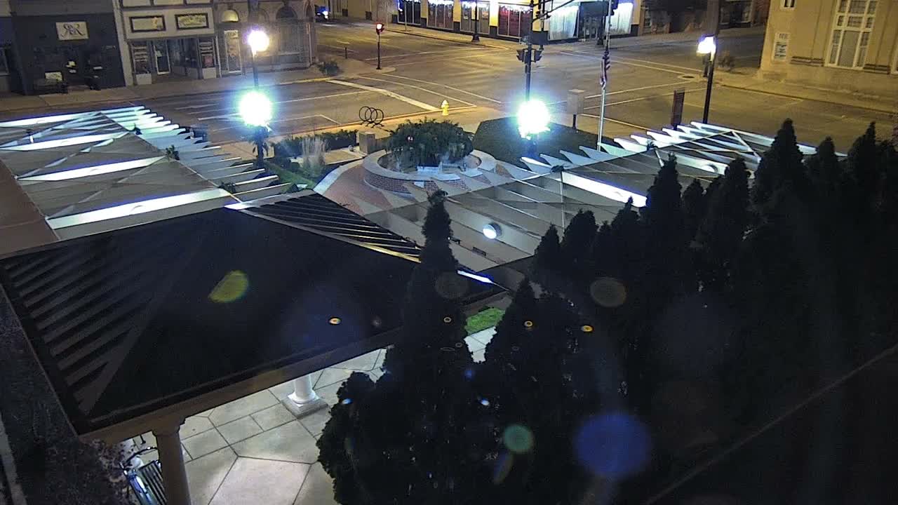 Crawfordsville Marie Canine Plaza Square Live Cam - Crawfordsville, Montgomery, Indiana, USA