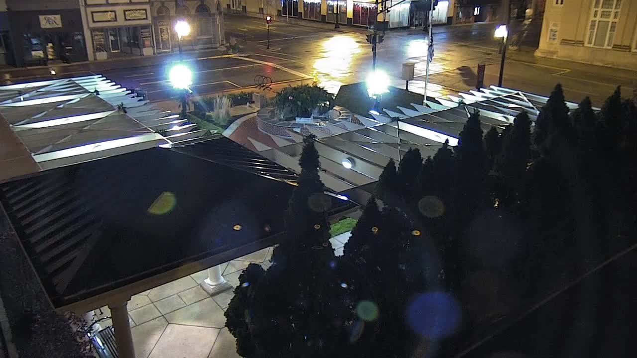 Crawfordsville Marie Canine Plaza Square Live Cam - Crawfordsville, Montgomery, Indiana, USA
