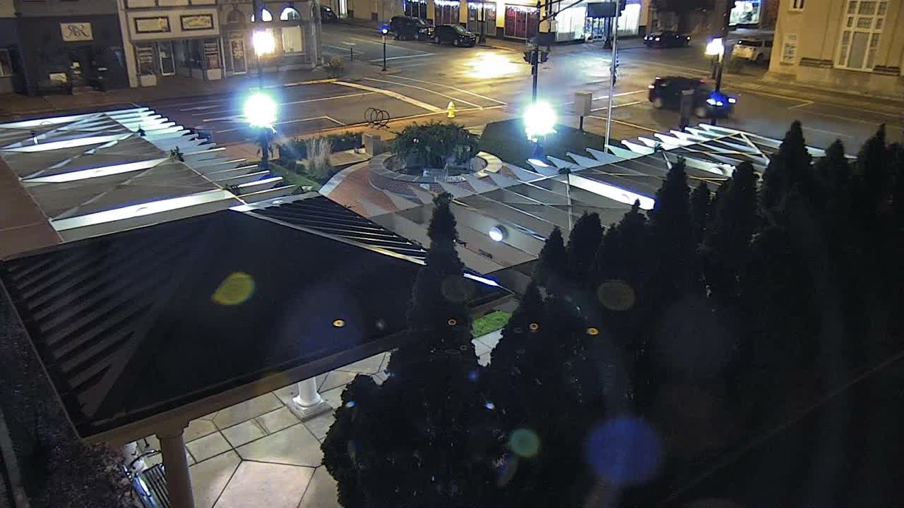Crawfordsville Marie Canine Plaza Square Live Cam - Crawfordsville, Montgomery, Indiana, USA