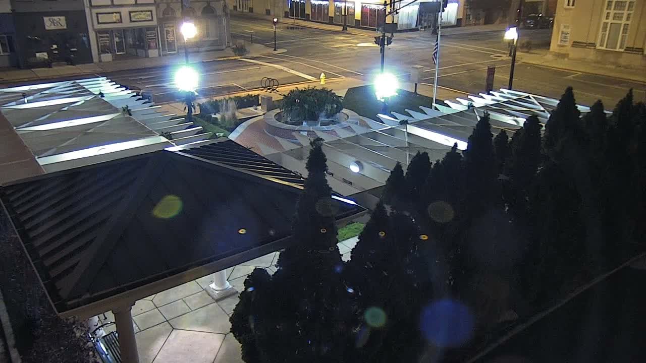 Crawfordsville Marie Canine Plaza Square Live Cam - Crawfordsville, Montgomery, Indiana, USA