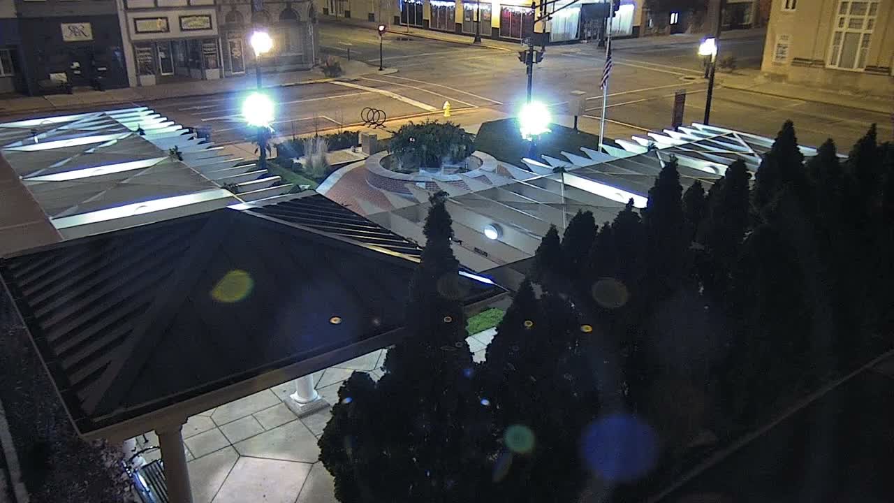 Crawfordsville Marie Canine Plaza Square Live Cam - Crawfordsville, Montgomery, Indiana, USA