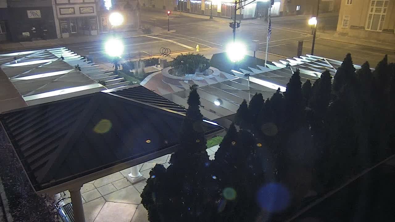 Crawfordsville Marie Canine Plaza Square Live Cam - Crawfordsville, Montgomery, Indiana, USA