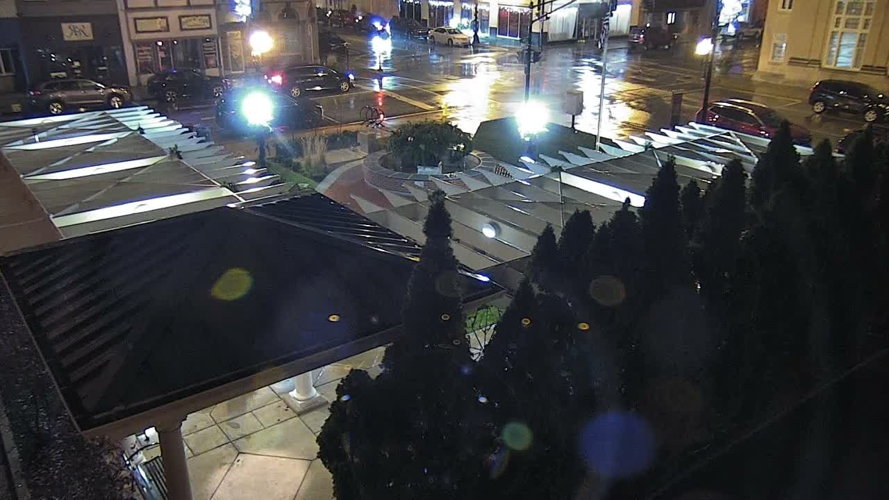Crawfordsville Marie Canine Plaza Square Live Cam - Crawfordsville, Montgomery, Indiana, USA