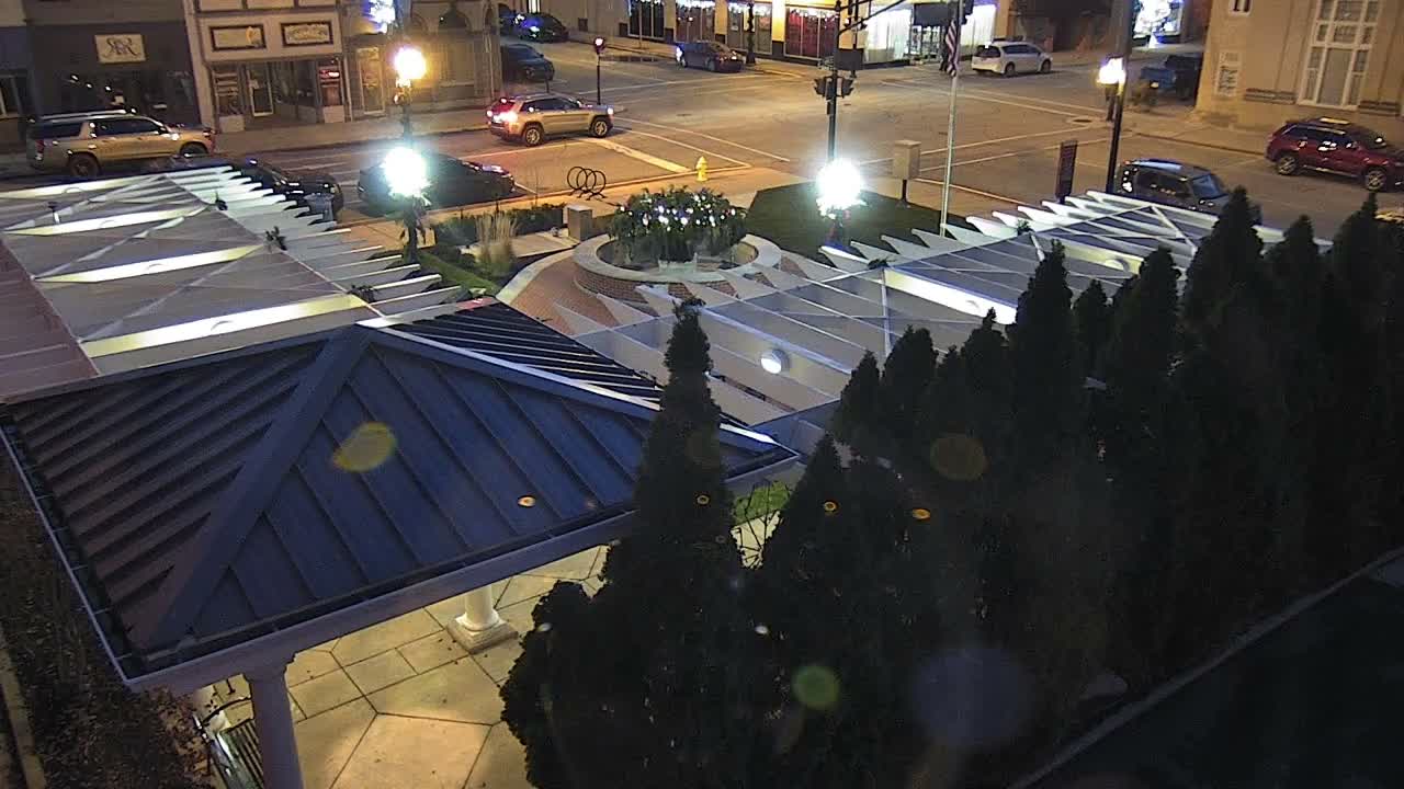 Crawfordsville Marie Canine Plaza Square Live Cam - Crawfordsville, Montgomery, Indiana, USA