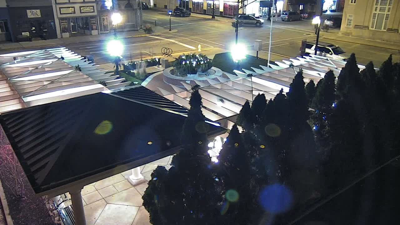 Crawfordsville Marie Canine Plaza Square Live Cam - Crawfordsville, Montgomery, Indiana, USA