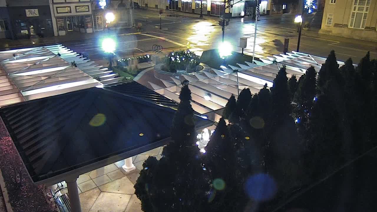 Crawfordsville Marie Canine Plaza Square Live Cam - Crawfordsville, Montgomery, Indiana, USA