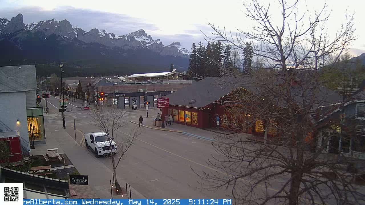 Canmore 6 th Avenue Intersection City Main St. Live Cam - Canmore, Alberta's Rockies, Alberta, Canada