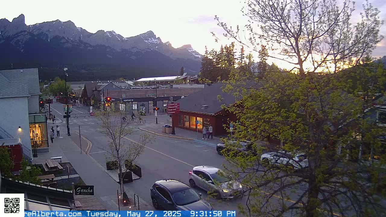 Canmore 6 th Avenue Intersection City Main St. Live Cam - Canmore, Alberta's Rockies, Alberta, Canada