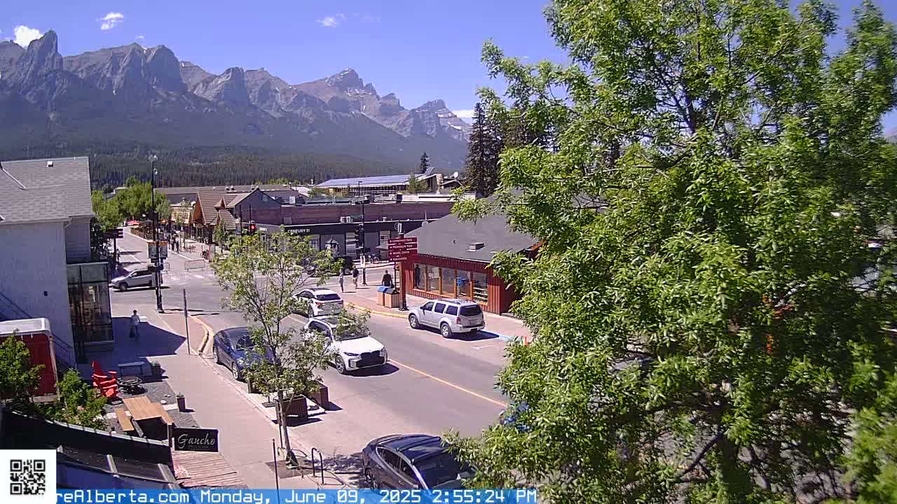Canmore 6 th Avenue Intersection City Main St. Live Cam - Canmore, Alberta's Rockies, Alberta, Canada