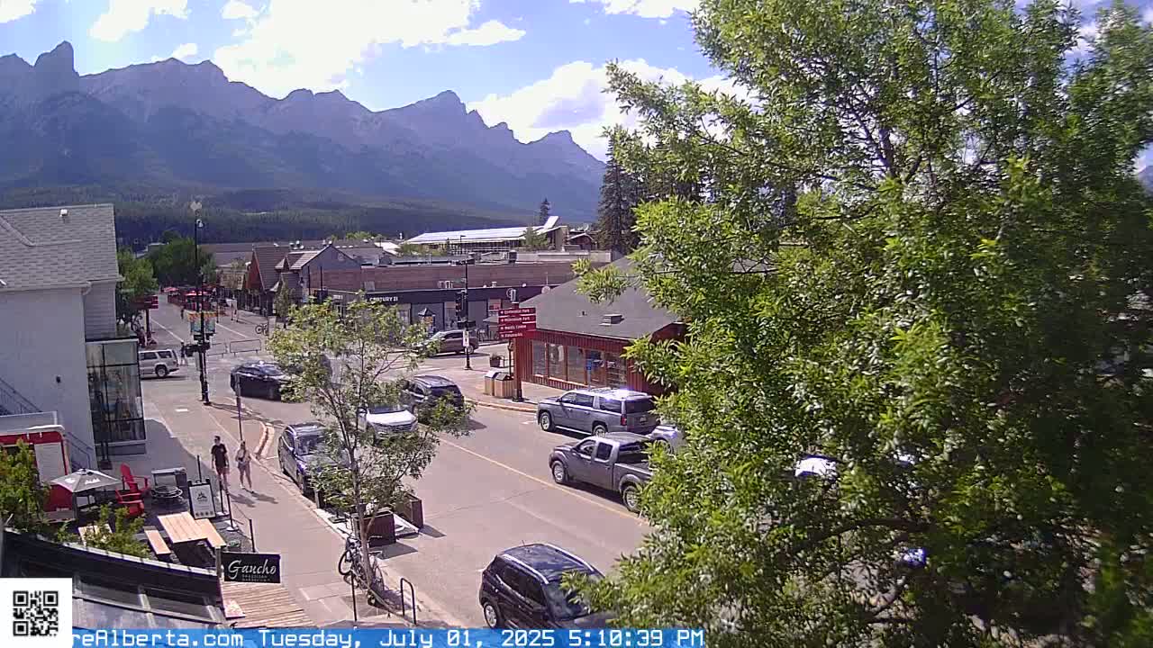 Canmore 6 th Avenue Intersection City Main St. Live Cam - Canmore, Alberta's Rockies, Alberta, Canada