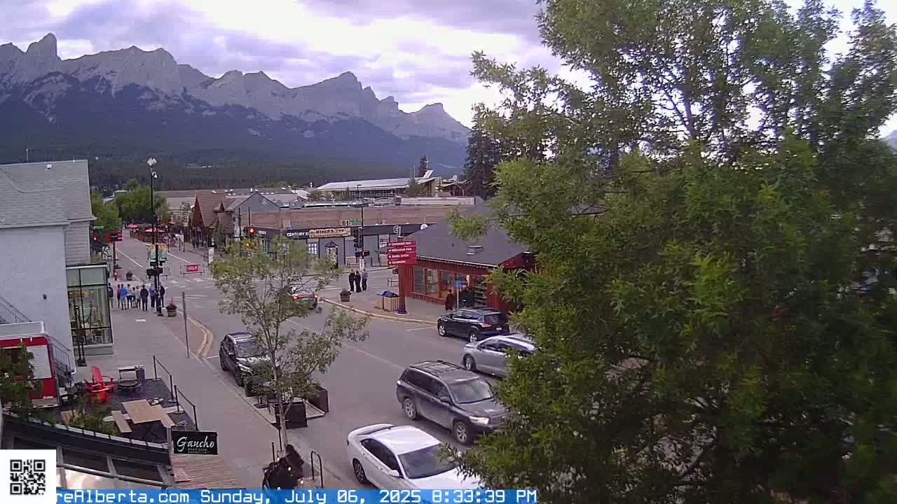 Canmore 6 th Avenue Intersection City Main St. Live Cam - Canmore, Alberta's Rockies, Alberta, Canada