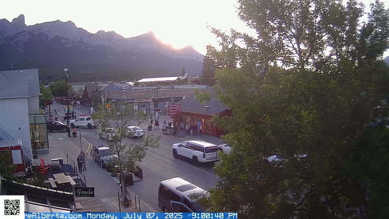 Canmore 6 th Avenue Intersection City Main St. Live Cam - Canmore, Alberta's Rockies, Alberta, Canada