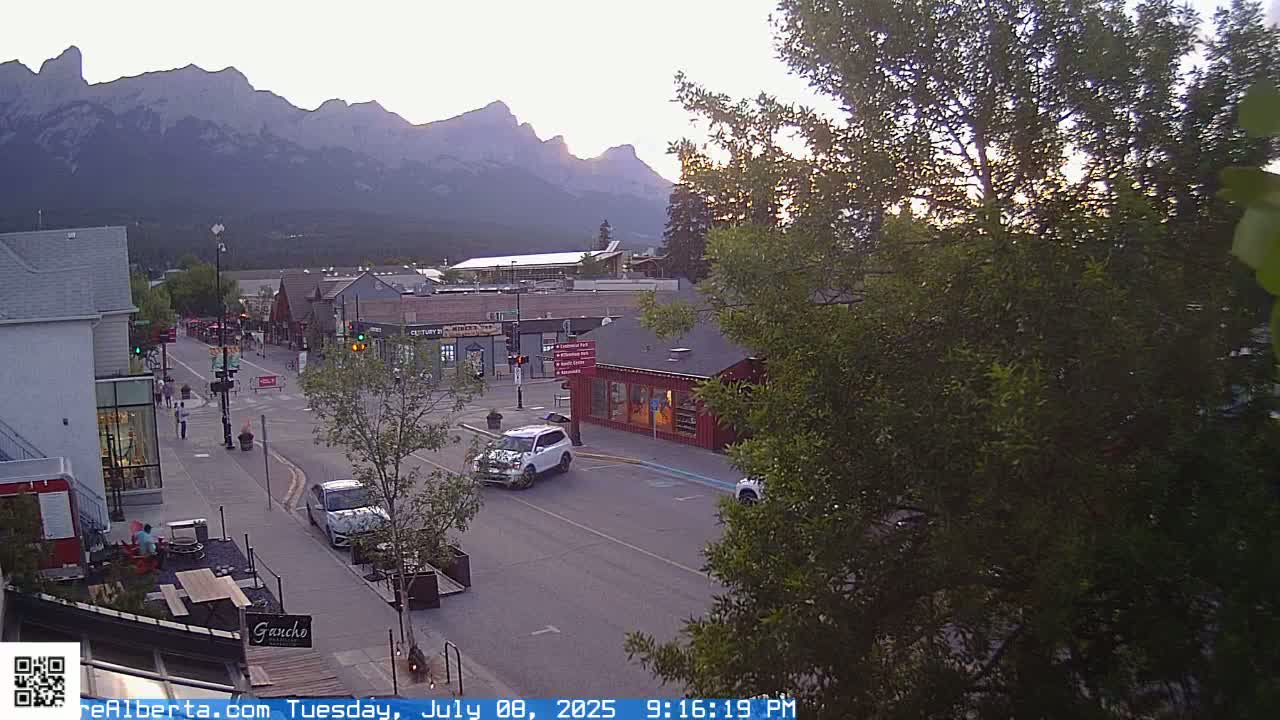 Canmore 6 th Avenue Intersection City Main St. Live Cam - Canmore, Alberta's Rockies, Alberta, Canada