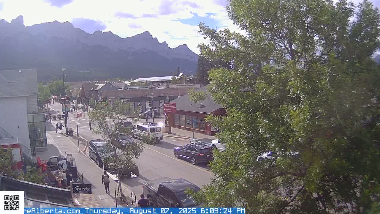 Canmore 6 th Avenue Intersection City Main St. Live Cam - Canmore, Alberta's Rockies, Alberta, Canada