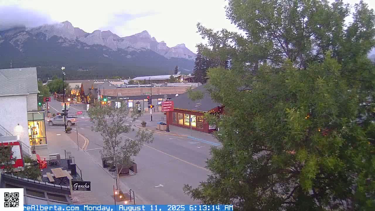 Canmore 6 th Avenue Intersection City Main St. Live Cam - Canmore, Alberta's Rockies, Alberta, Canada