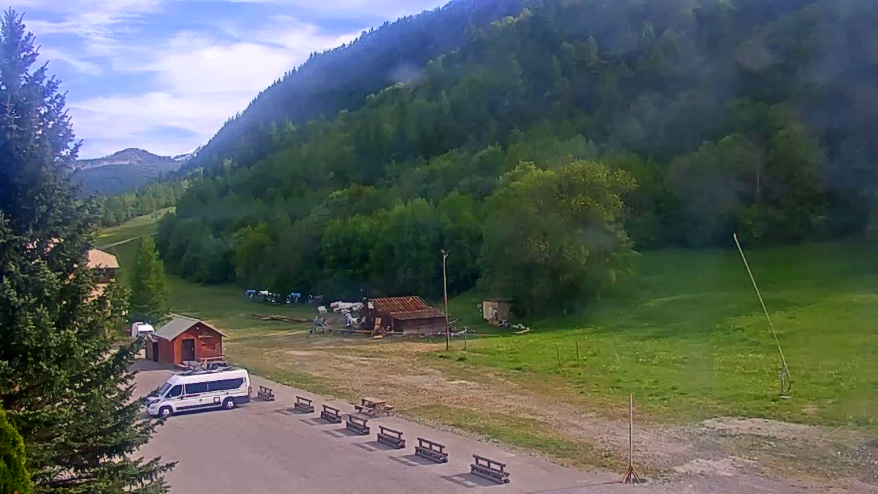 Pelvoux Vallouise Base Area Live Cam - Briancon, Hautes-Alpes, Provence-Alpes-Cote d’Azur, France