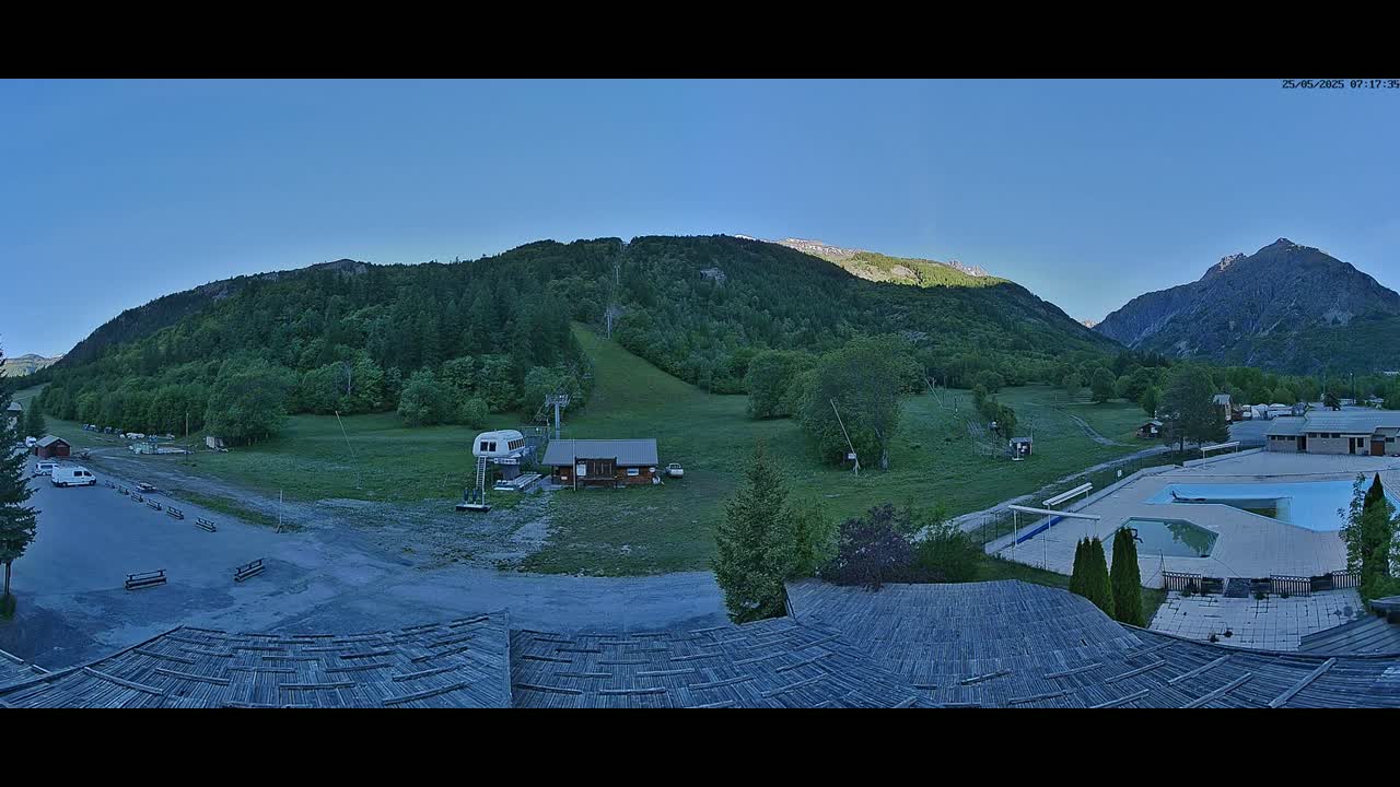 Pelvoux Vallouise Base Area Live Cam - Briancon, Hautes-Alpes, Provence-Alpes-Cote d’Azur, France