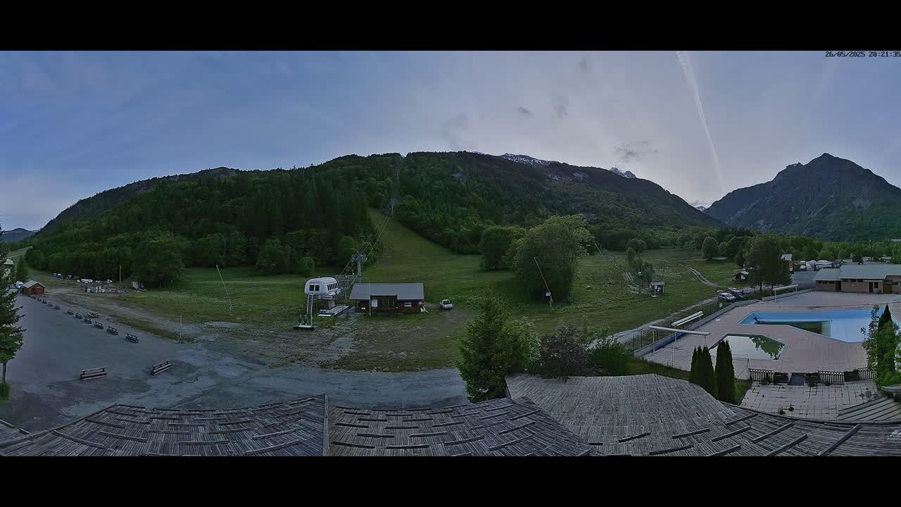 Pelvoux Vallouise Base Area Live Cam - Briancon, Hautes-Alpes, Provence-Alpes-Cote d’Azur, France