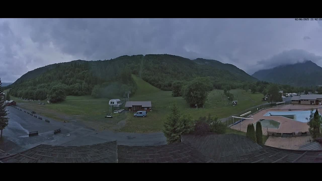 Pelvoux Vallouise Base Area Live Cam - Briancon, Hautes-Alpes, Provence-Alpes-Cote d’Azur, France